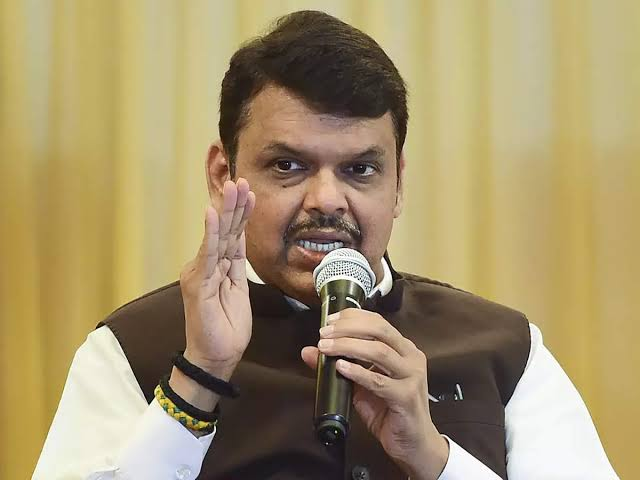 भूसंपादन पूर्ण करून महत्त्वाचे प्रकल्प मार्गी लावण्याचे मुख्यमंत्र्यांचे निर्देश