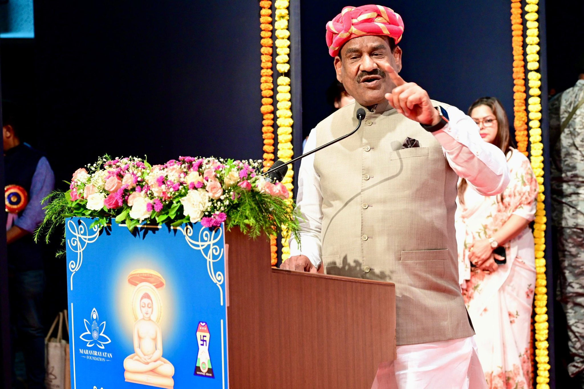 संसद की प्राक्कलन समिति ने पारदर्शिता में सुधार लाने और व्यय को राष्ट्रीय विकास लक्ष्यों के अनुरूप बनाने के उद्देश्य से बजटीय सुधारों में लगातार योगदान दियाः ओम बिरला