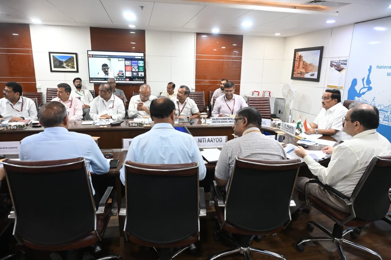 केंद्रीय जल शक्ति मंत्री सी० आर० पाटिल ने नई दिल्ली में गंगा संरक्षण पर अधिकार प्राप्त कार्यबल की बैठक की अध्यक्षता की