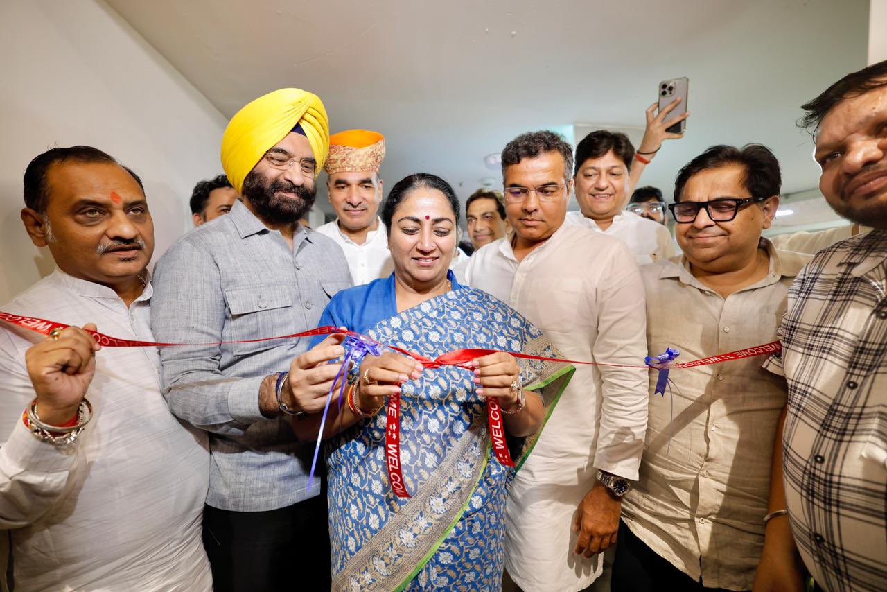 दिल्ली की मुख्यमंत्री रेखा गुप्ता ने विधायकों के नवनिर्मित एमएलए लाउंज का किया उद्घाटन