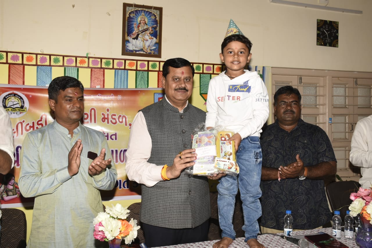 રાજ્યમાં આજે બીજા દિવસે પણ વિવિધ શાળાઓમાં પ્રવેશોત્સવ અને કન્યા કેળવણી મહોત્સવ યોજાયો.