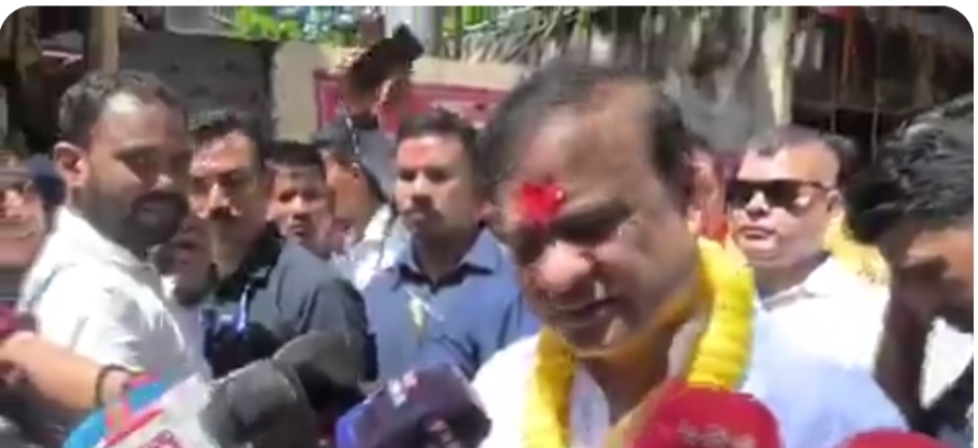 কামাখ্যা মন্দিৰত সপৰিয়ালে মুখ্যমন্ত্ৰী ড০ হিমন্ত বিশ্ব শৰ্মা; সোণাৰাম খেলপথাৰৰ পৰা কামাখ্যা মন্দিৰলৈ হ’ব ৰ’পৱে