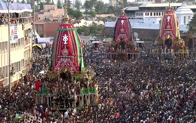 Devotees Flock for Nabajouban Darshan in Puri; Rath Yatra To Begin Tomorrow Amid Tight Security