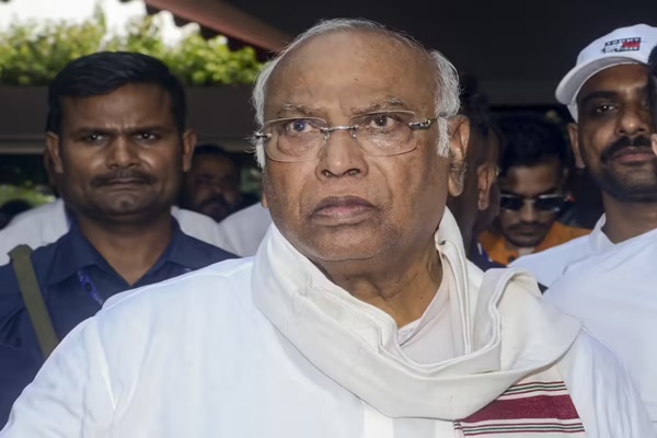 Party high command to decide change of guard in Karnataka, says Kharge