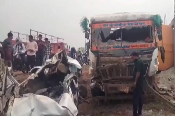 MP: 9 killed in road accident in Jhabua ; PM announces exgratia of 2 lakhs to next kin of each deceased