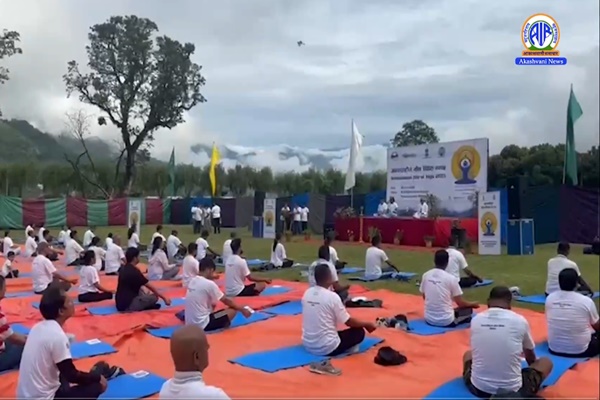 Nepal: Yoga session on Fewa Lakeside to mark IYD