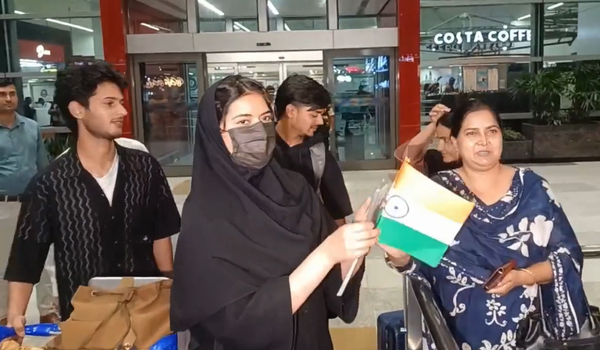 ऑपरेशन सिंधु के अंतर्गत ईरान से 110 भारतीय विद्यार्थियों को लेकर पहली विशेष उड़ान नई दिल्ली पहुंची