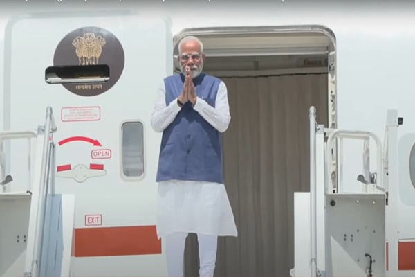 प्रधानमंत्री नरेन्‍द्र मोदी क्रोएशिया की राजधानी पहुंच गये हैं