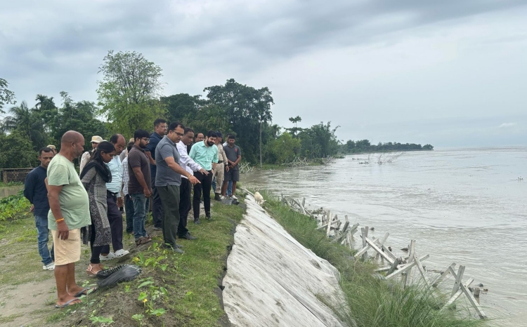 নেৰানেপেৰা বৰষুণৰ ফলত ৰাজ্যৰ ১২ খন জিলা লোক বানৰ কবলত
