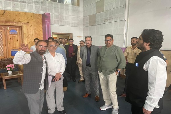 सूचना और प्रसारण मंत्रालय के सचिव संजय जाजू ने स्वदेशी और क्षेत्र-विषयक कार्यक्रमों के निर्माण पर जोर दिया