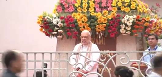 गृहमंत्री अमित शाह ने कोलकाता के शिमला स्ट्रीट में स्वामी विवेकानंद के पैतृक गृह पर संतों के साथ विशेष बैठक की