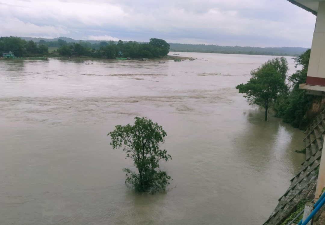 असम, मेघालय और त्रिपुरा में रिकॉर्ड मूसलाधार बरसात से कई क्षेत्रों में बाढ़, जनजीवन अस्‍त-व्‍यस्‍त