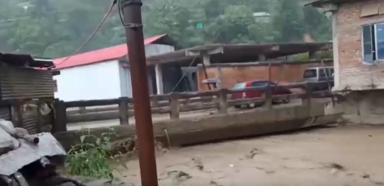 मणिपुर लगातार अचानक बाढ़ आने के प्रभाव में है