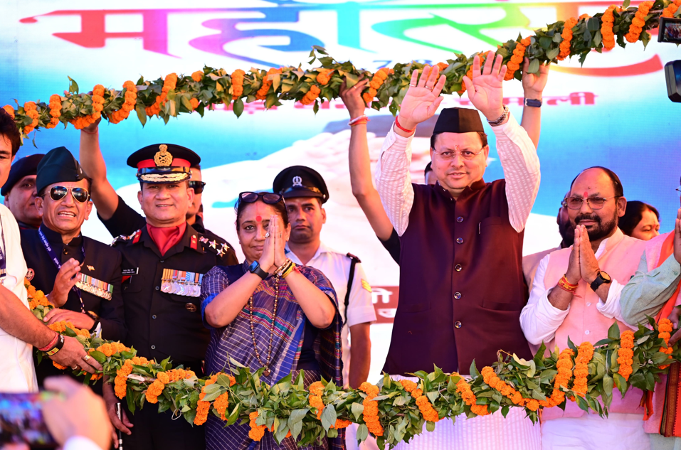 मुख्यमंत्री पुष्कर सिंह धामी ने चमोली जिले में थराली के चेपड़ों गांव में वीर शहीद भवानी दत्त जोशी की स्मृति में आयोजित शौर्य महोत्सव का शुभारंभ किया