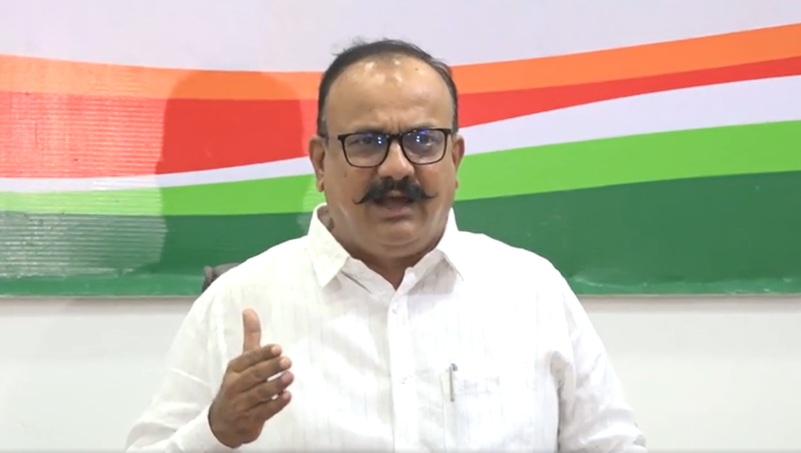 राहुल गांधींच्या आरोपांवर निवडणूक आयोग वस्तुनिष्ठ उत्तरं देत नसल्याचा काँग्रेसचा आरोप