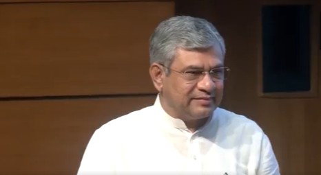 रेल मंत्री अश्विनी वैष्णव ने त्रिपुरा से कश्मीर में ड्यूटी पर जाने वाले बीएसएफ कार्मिकों को अनुपयुक्त और पुरानी रेलगाड़ी उपलब्ध कराने वाले अधिकारियों के खिलाफ कड़ी कार्रवाई की