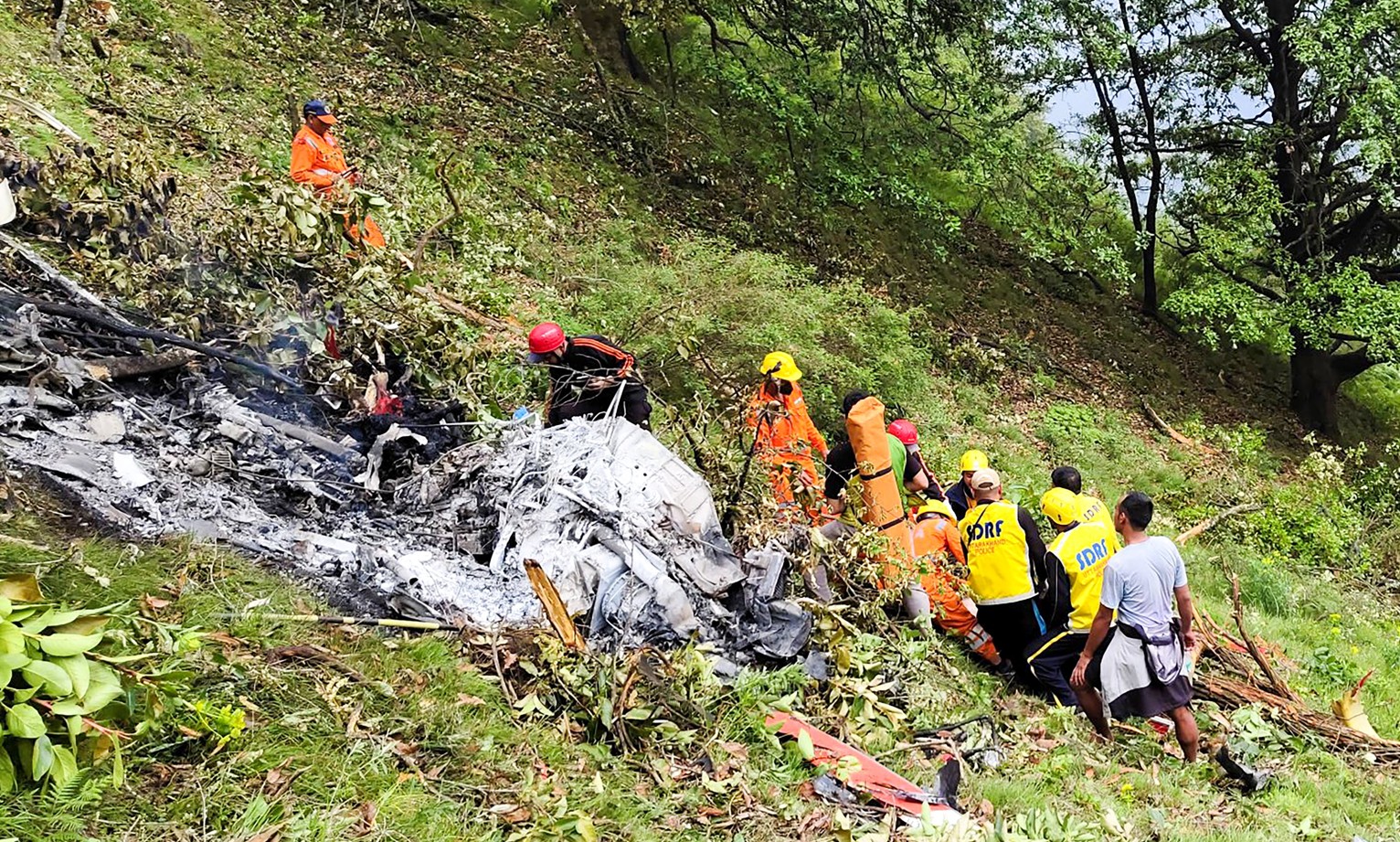 उत्तराखंडः केदारनाथ-क्षेत्र के गौरीकुंड-खर्क के पहाड़ी-क्षेत्र में दुर्घटनाग्रस्त हुए हेलीकॉप्टर में 7 की मौत
