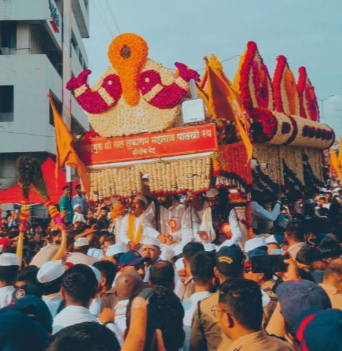 संत ज्ञानेश्वर आणि तुकाराम महाराज यांच्या पालख्यांचं पुण्यात उत्साहात स्वागत