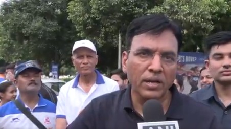 खेल मंत्री डॉ0 मनसुख मंडाविया ने दिल्ली के जवाहर लाल नेहरू स्‍टेडियम से ओलंपिक दिवस दौड़ को झंडी दिखाकर रवाना किया