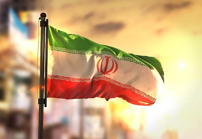 ایران کی پارلیمنٹ نے آبنائے ہُرمُز کو بند کرنے کی ایک ڈرامائی تجویز کو، متفقہ طور پر منظوری دے دی ہے۔   