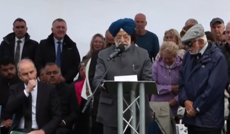 केंद्रीय मंत्री हरदीप सिंह पुरी ने भारतीय प्रतिनिधिमंडल के साथ आयरलैंड में अहाकिस्ता स्मारक पर कनिष्क बम विस्फोट के पीड़ितों को श्रद्धांजलि दी