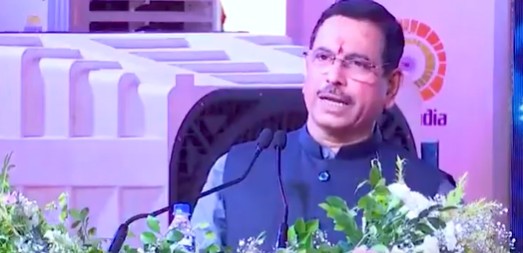 लगभग 26 करोड़ लोग ग़रीबी-रेखा से बाहर आएः प्रह्लाद जोशी