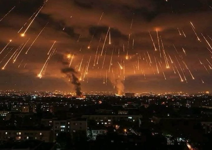 इस्राइली धरती पर सबसे बड़े और सबसे तीव्र मिसाइल हमले की तैयारी जोरों पर: ईरानी मीडिया