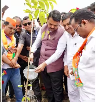 Maharashtra: CM Fadnavis plants a tree to strengthen “ek Ped Maa ke Naam” campaign