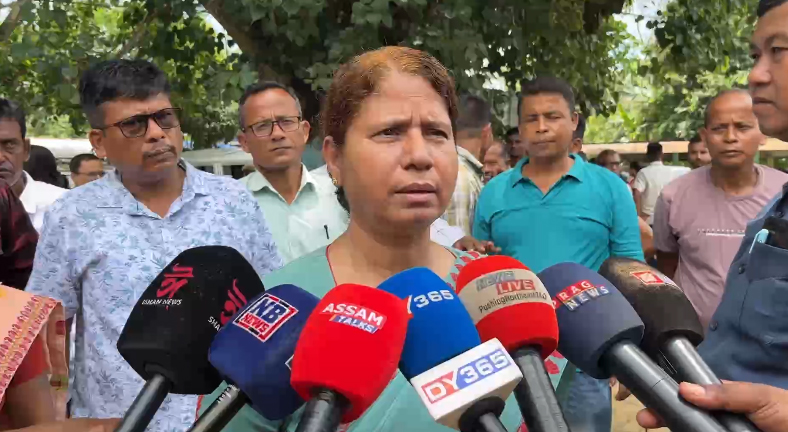 গোলাঘাট জিলাত ধৰতি আৱা জনজাতীয় গ্রাম্য উৎকর্ষ অভিযান আঁচনিৰ শুভাৰম্ভ বিত্তমন্ত্রী অজন্তা নেওগৰ
