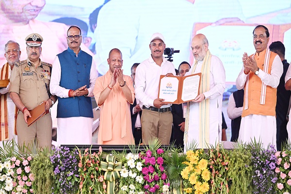 Union Minister Amit Shah Distributes Appointment Letters to Over 60,000 New UP Police Constables