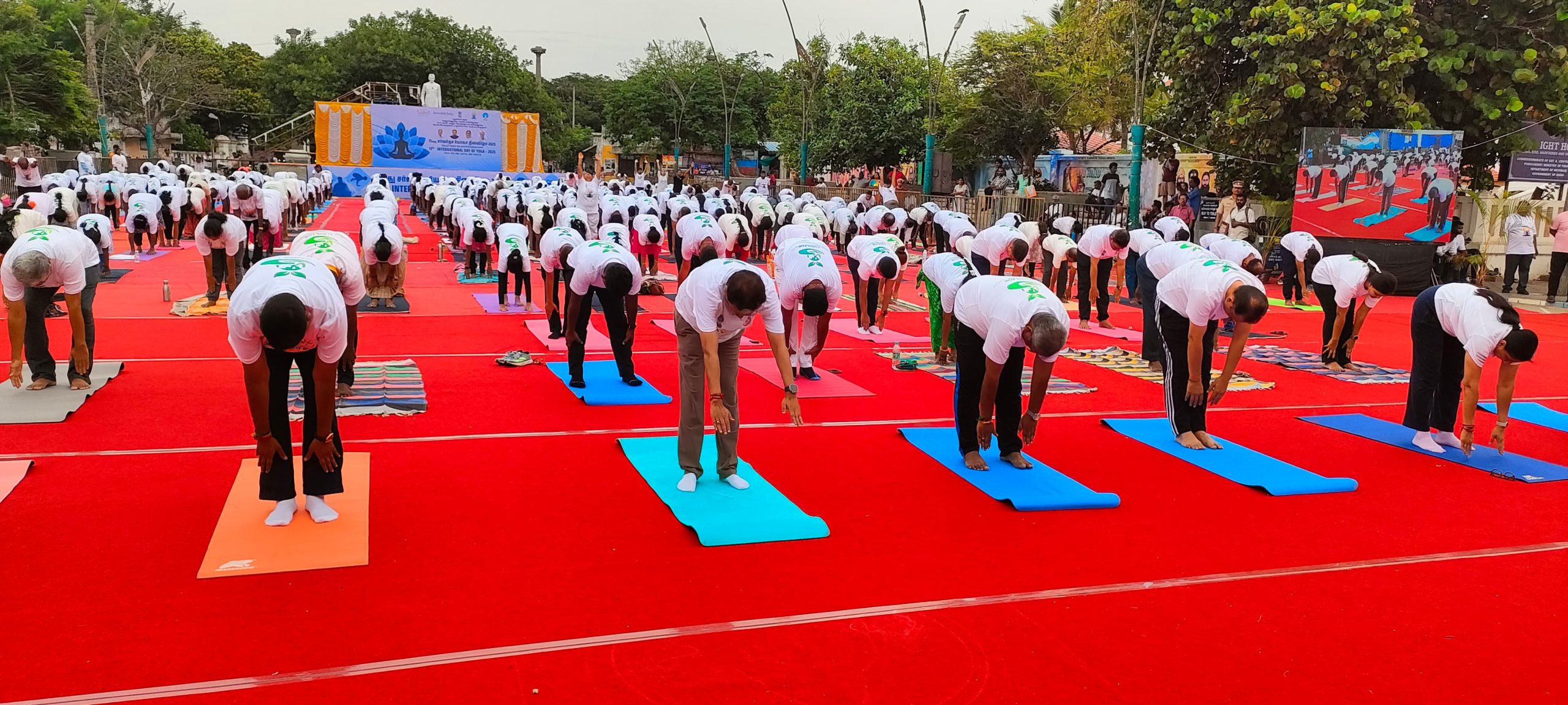 पुडुचेरी में आज 11वां अंतर्राष्ट्रीय योग दिवस बड़े पैमाने पर लोगों की भागीदारी के साथ मनाया गया