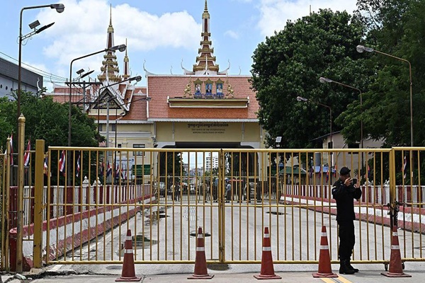 Thailand, Cambodia impose restrictions on each other