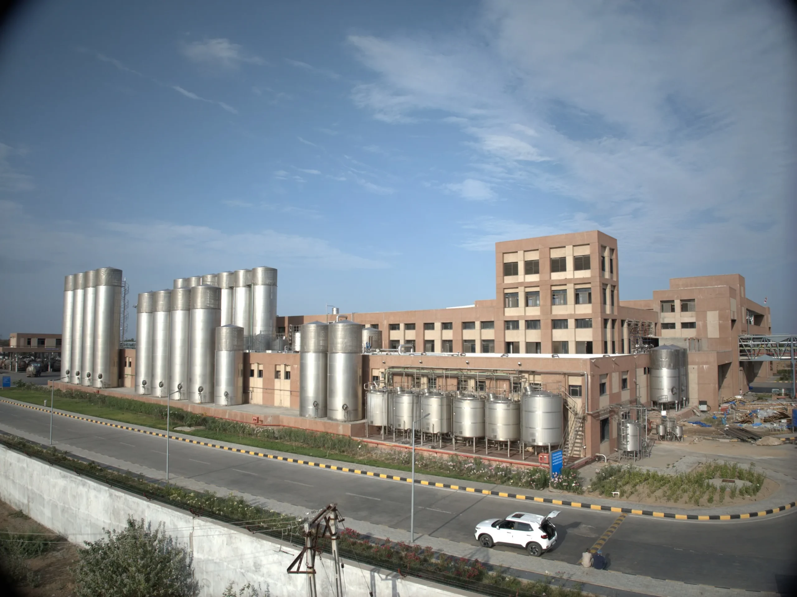 બનાસ ડેરીની પશુપાલકોને મોટી ભેટ- પશુ દાણમાં બોરી દીઠ 80 રૂપિયાનો ઘટાડો કર્યો