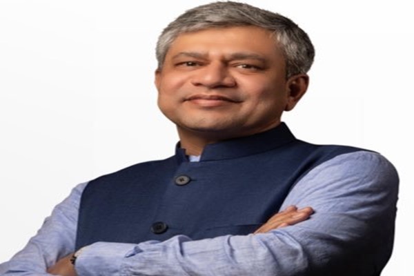 भारतीय रेलवे ने कार्बन उत्‍सर्जन को कम करने के लिए परिवहन के स्वच्छ तरीके को अपनाने का प्रयास तेज किए: रेल मंत्री अश्विनी वैष्णव