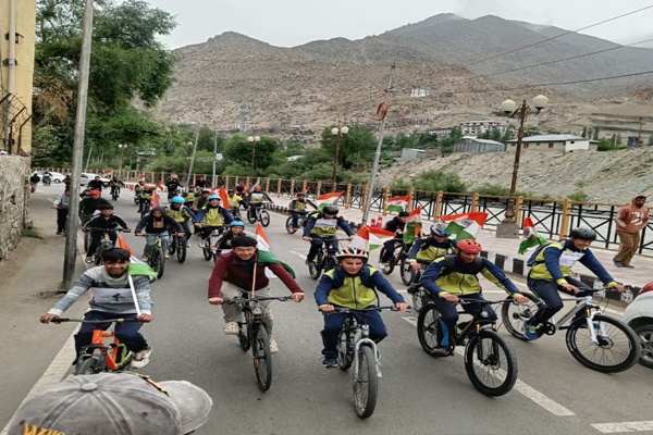 Ladakh Holds ‘Tiranga Yatra’ Cycle Rally to Mark World Bicycle Day
