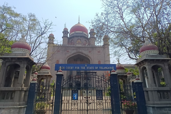 तेलंगाना उच्च न्यायालय ने कर्नाटक के पूर्व मंत्री और खनन कारोबारी गली जनार्दन रेड्डी व तीन अन्य को सशर्त जमानत दी
