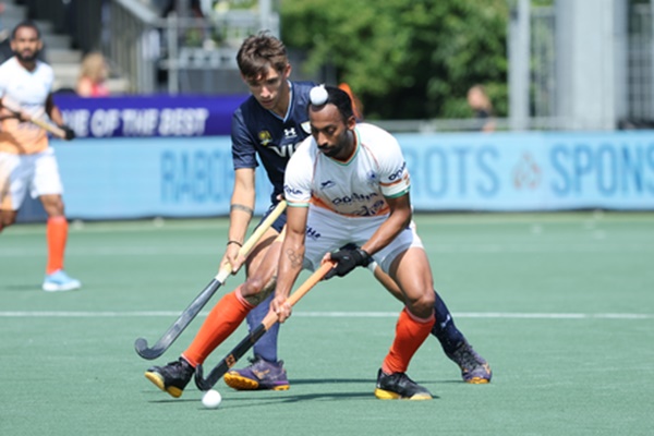 FIH ہاکی پرولیگ میں، بھارتی مَردوں اور خواتین کی ٹیمیں آج مقابلہ کریں گی۔