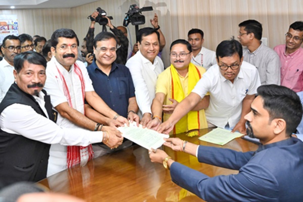 বিজেপির কনাদ পুরকায়স্থ এবং অসম গন পরিষদের বিরেন্দ্র প্রসাদ বৈশ্য, অসম থেকে রাজ্য সভায় বিনা প্রতিদ্বন্দিতায় নির্বাচিত হয়েছেন।