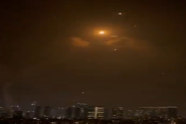 Iran Launches Fresh Missile Barrage as Israel Renews Strikes on Tehran