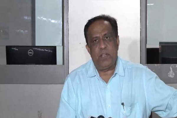 আমেদাবাদ বিমান দুর্ঘটনার আজ সন্ধ্যে ৬ টা পর্যন্ত মৃত কমপক্ষে ২১৫ জনের ডিএনএ-র মিল পাওয়া গেছে।