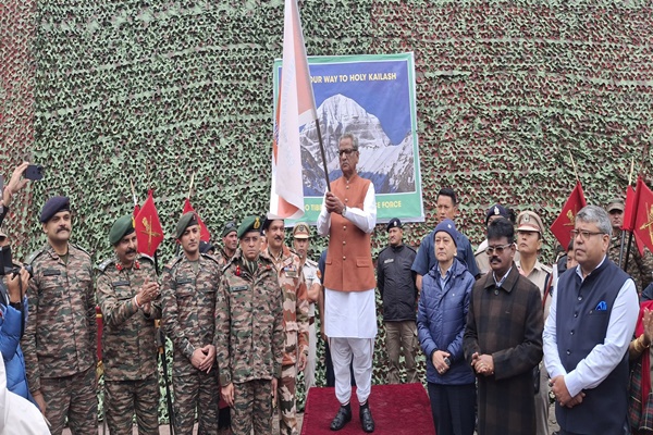 Sikkim: Kailash Mansarovar Yatra begins from Nathula; 1st batch of 36 pilgrims flagged off by Governor