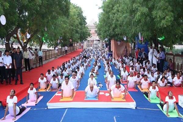 Gujarat Marks Yoga Day in PM’s Hometown Vadnagar; CM Calls for Obesity-Free State