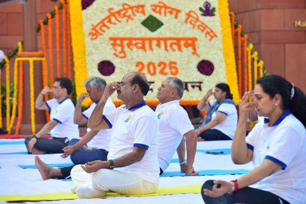 Union Ministers, Leaders Join Yoga Enthusiasts in Delhi on 11th International Yoga Day
