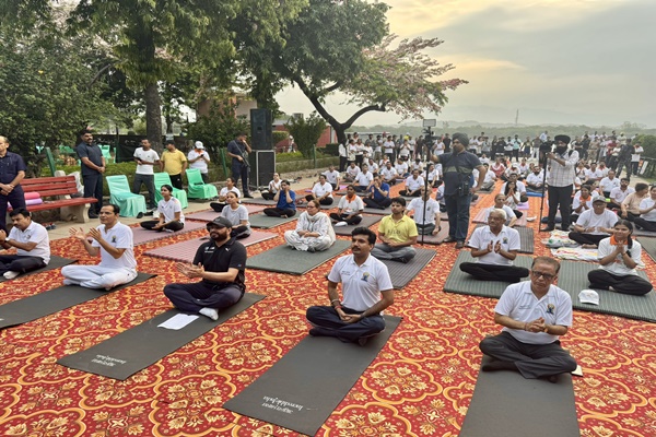Chandigarh: MoS Ravneet Singh Bittu highlights govt’s yoga initiatives at Sukhna Lake