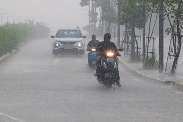 Heavy rains lash Gujarat; NDRF-SDRF teams deployed