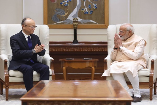 PM Modi meets with President of ADB Masato Kanda