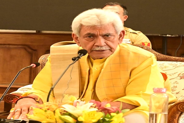 J&K LG meets political leaders, discusses Amarnath Yatra preparations