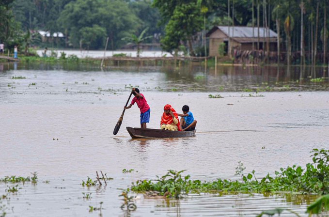 ৰাজ্যৰ কেইবাখনো জিলাত শেহতীয়া বান পৰিস্থিতিৰ জটিল ৰূপ ধাৰণ