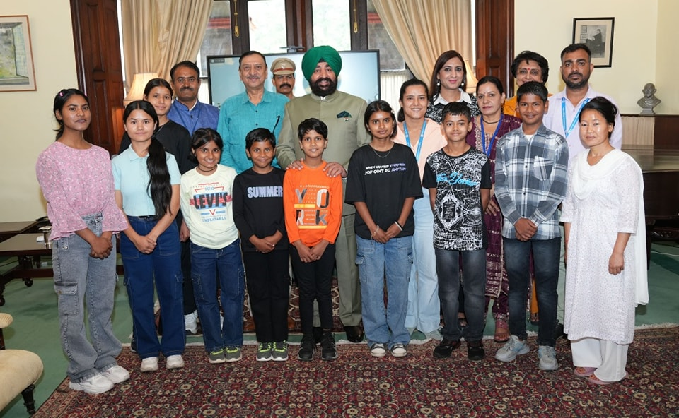 राज्यपाल लेफ्टिनेंट जनरल गुरमीत सिंह ने नैनीताल राजभवन में भीमताल स्थित एसओएस बाल ग्राम के बच्चों से किया संवाद