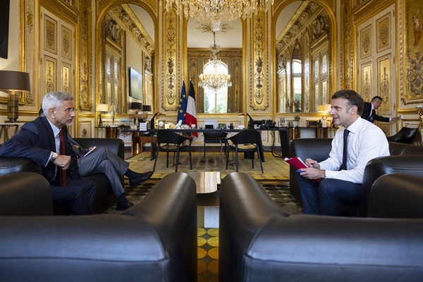 EAM Jaishankar Meets French President Macron, Thanks France for Support Against Terrorism